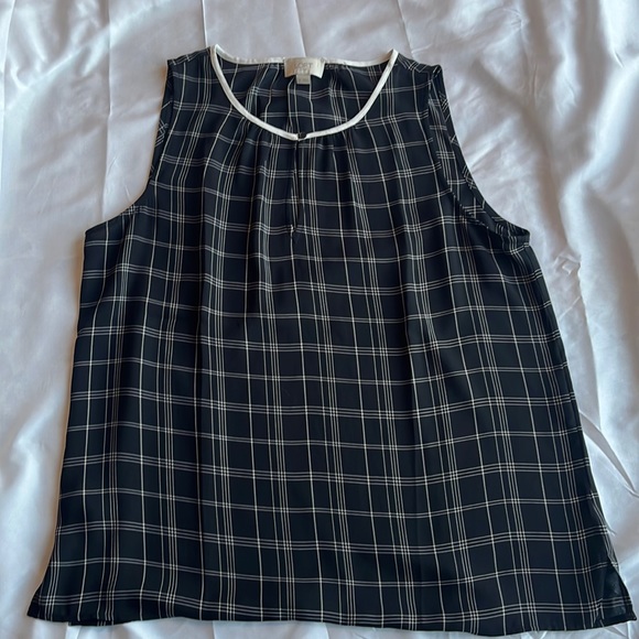 Loft tank top with button closure in front - Picture 1 of 6